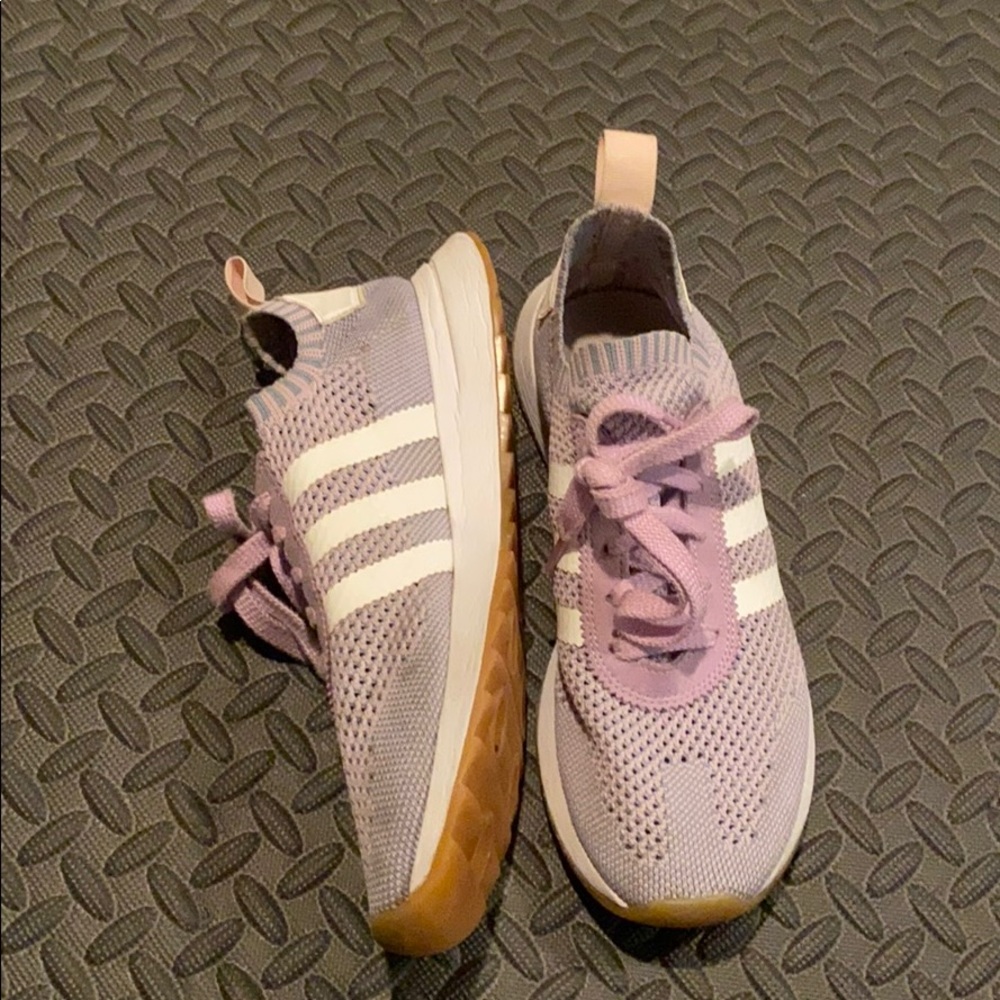 Light purple women’s adidas sneakers 8
